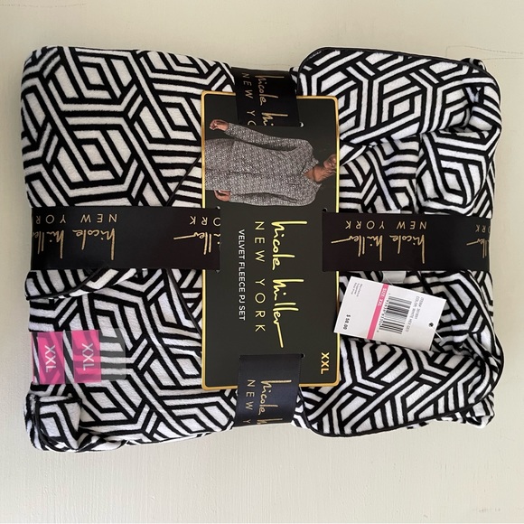 Nicole Miller New York Velvet Fleece PJ Set - Picture 5 of 8